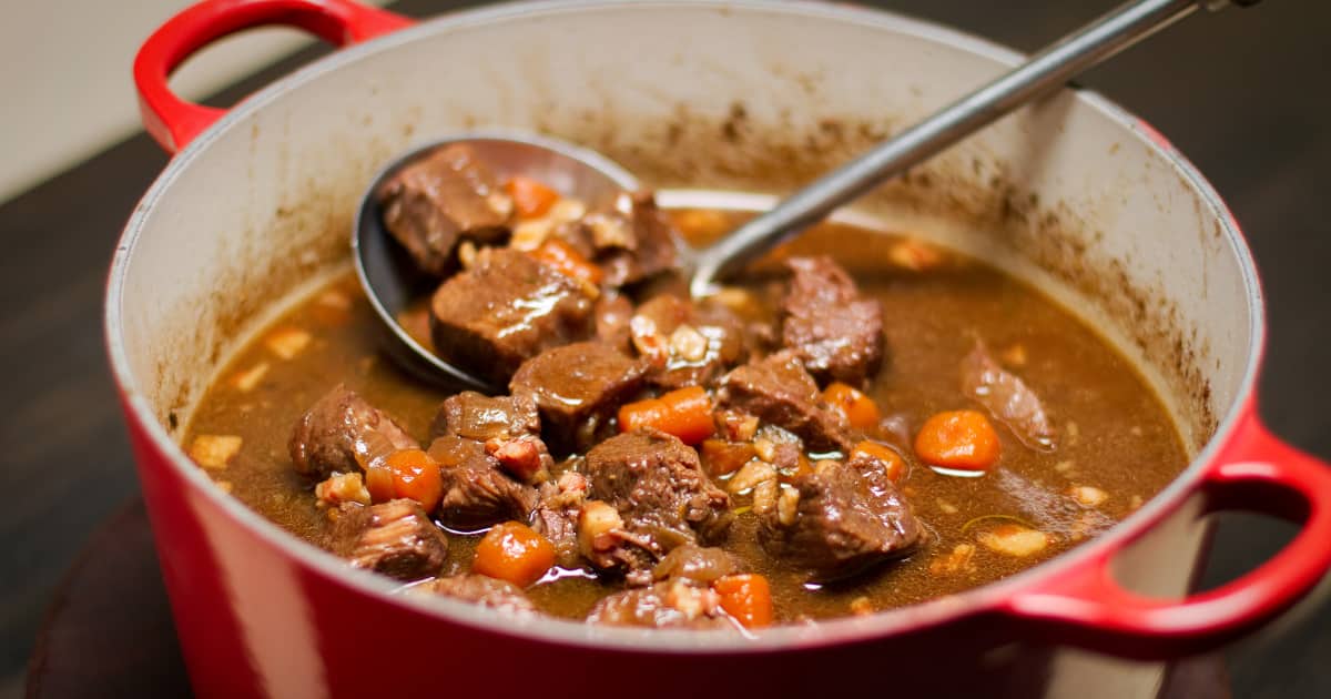 Sous La Braise Qui Est Le Boucher Recette: Boeuf braisé à la bière noire à la mijoteuse | Glouton