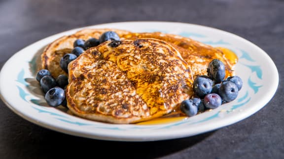 Recette De Pancakes A L Aquafaba Et Aux Bleuets Zeste