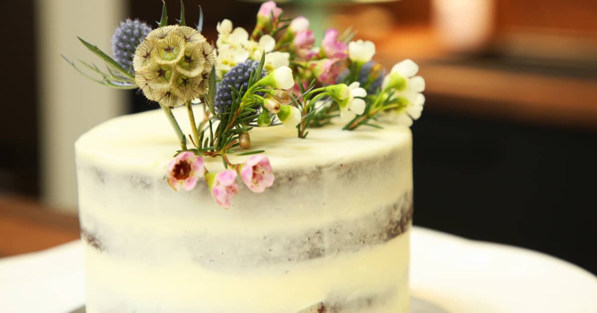 Comment Ajouter Des Fleurs Naturelles Sur Vos Gateaux Zeste