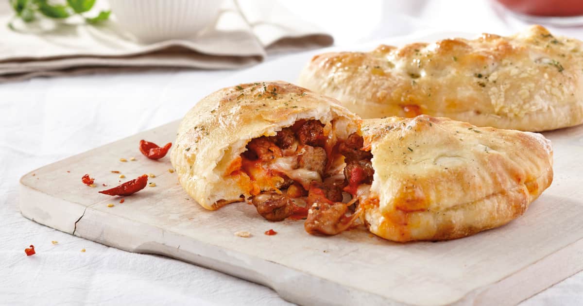 Recette de calzone à la saucisse forte | Zeste