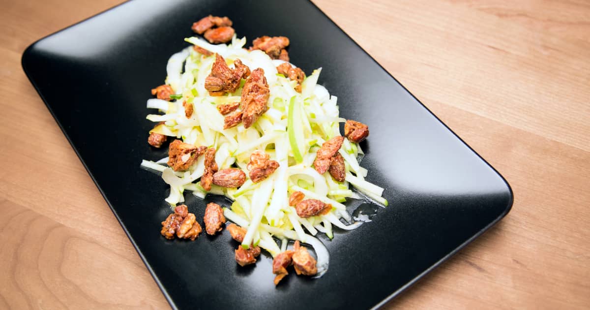 Recette de salade d'endives et noix rôties | Zeste