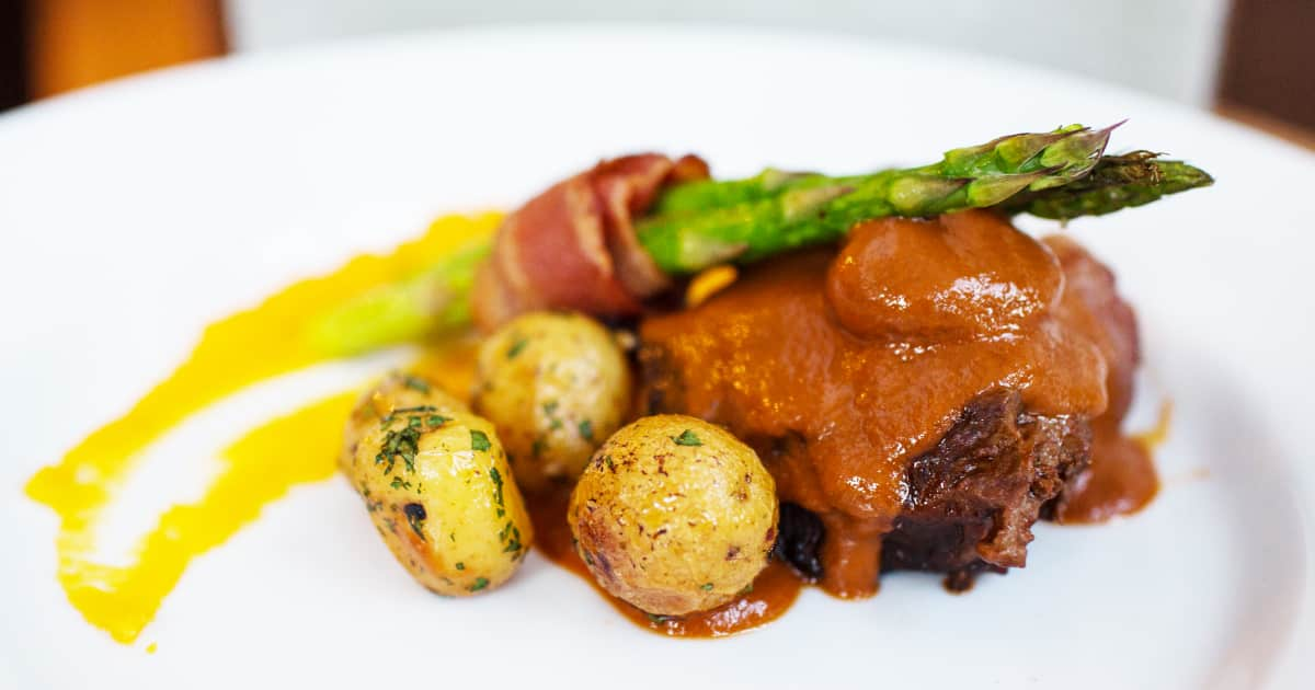 Joue De Boeuf Braisée Au Marsala Sauce Aux épices Et Foie Gras