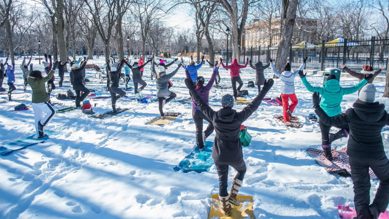 Yoga Neige Gratuit En Hiver Dans Trois Parcs De Montreal Espaces