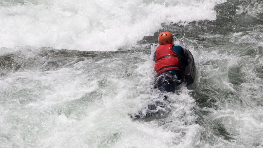  Luge d’eau : Faire corps avec l’eau vive