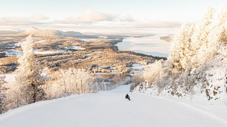 Cette passe de ski offrant des rabais dans 72 stations du Québec est de retour