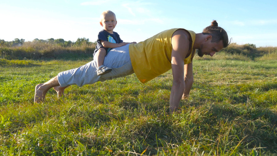 Les papas physiquement actifs feraient des bébés plus intelligents