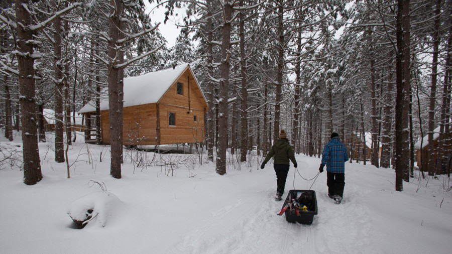 Huttopia Sutton : chalets douillets dans la forêt 