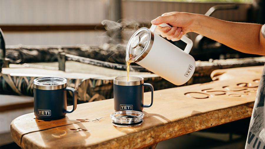 YETI lance une cafetière à piston pour le camping