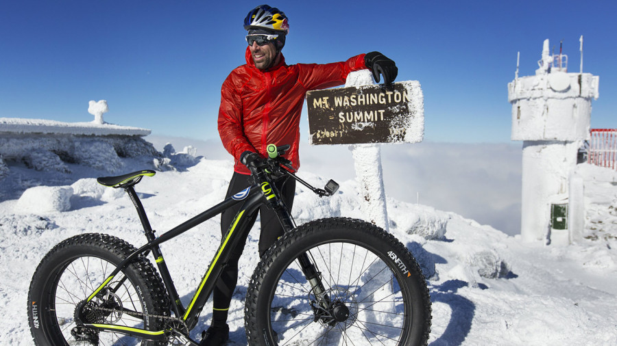 Il gravit le mont Washington en vélo d'hiver