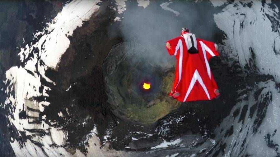 Wingsuit : vol au-dessus d'un nid... de lave !