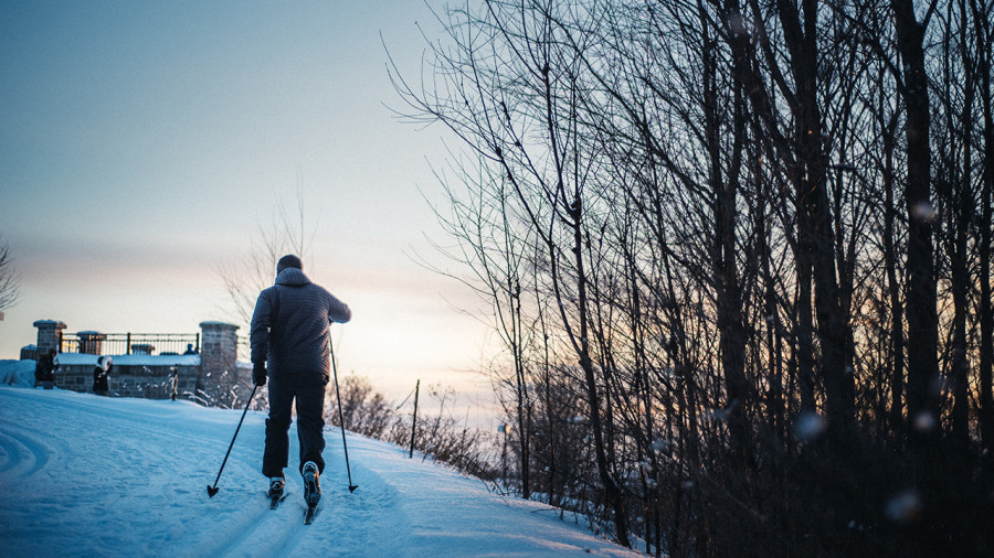 Ski de fond : 10 terrains de jeu parfaits pour débuter au Québec