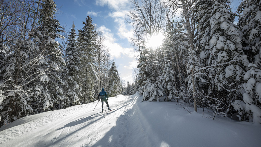 Les 15 sentiers de ski de fond incontournables au Québec