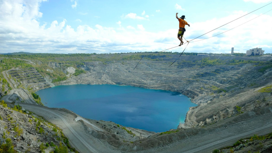 Record du monde de la plus longue slackline à Asbestos