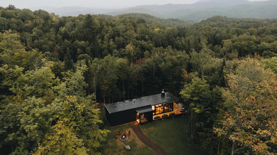 Une cabane scandinave avec spa à louer dans la forêt des Laurentides