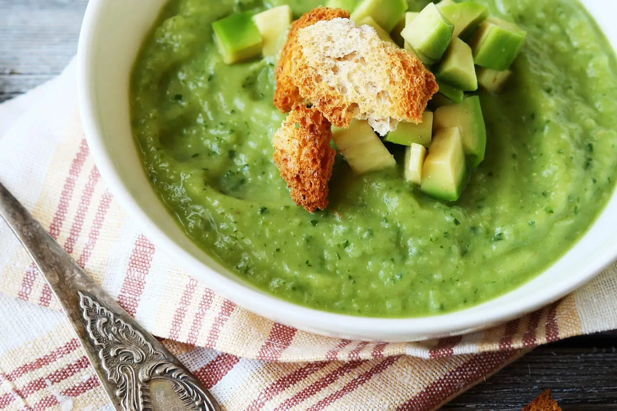 Recipe of the cold avocado cream soup - Cook healthy recipes