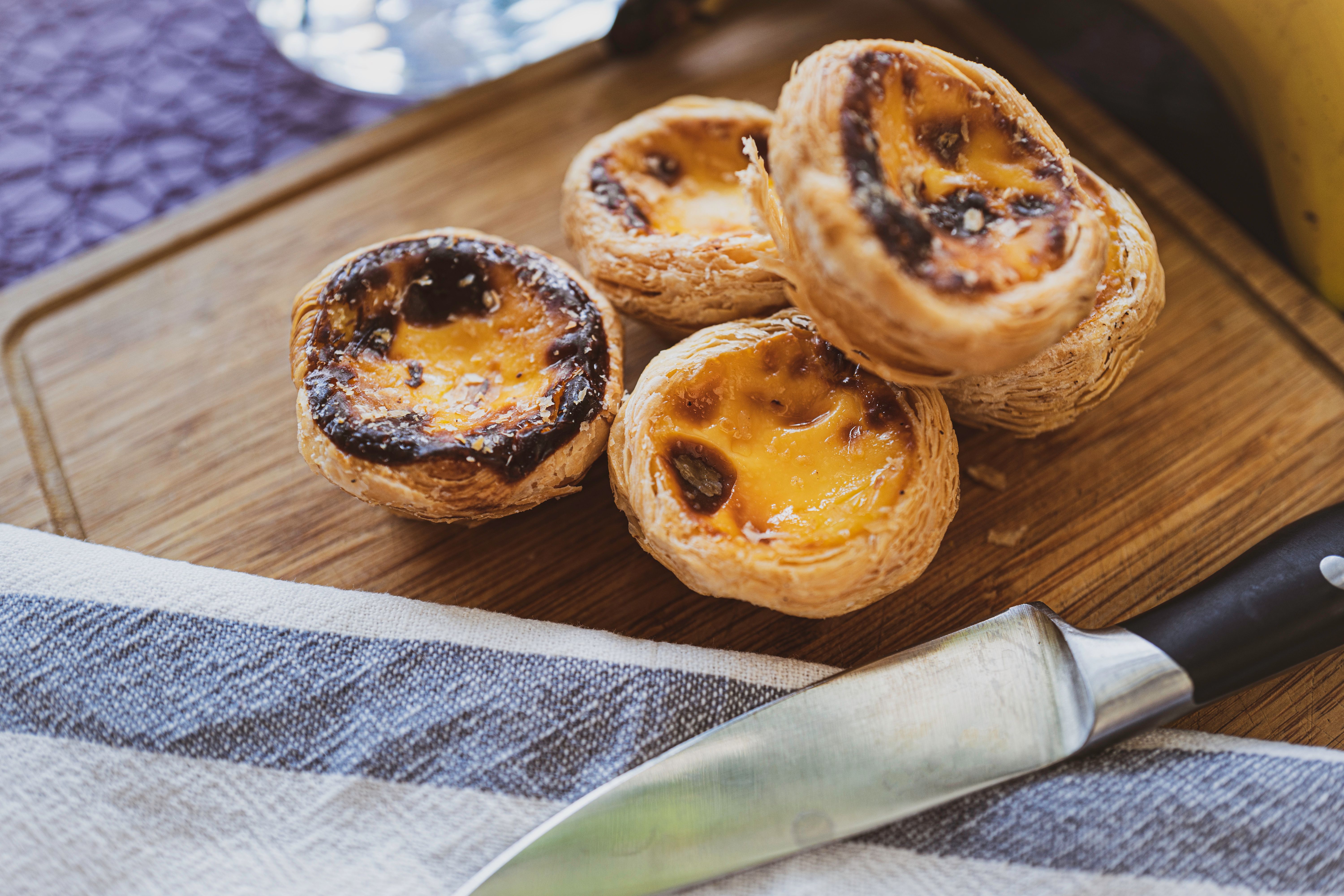 Pastéis de nata (small Portuguese tarts)