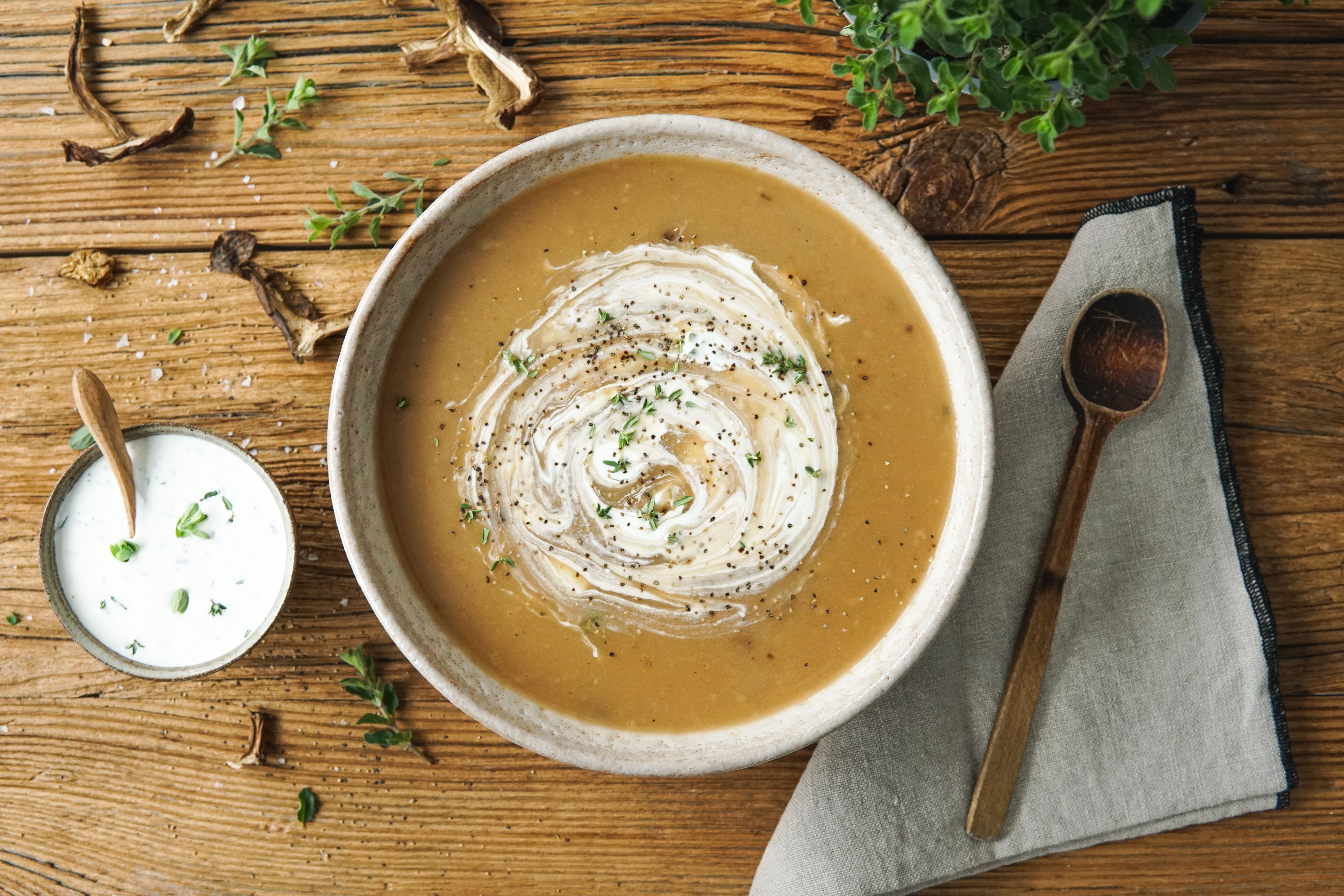 "Mantar corbasi": Creamy mushroom and zucchini soup