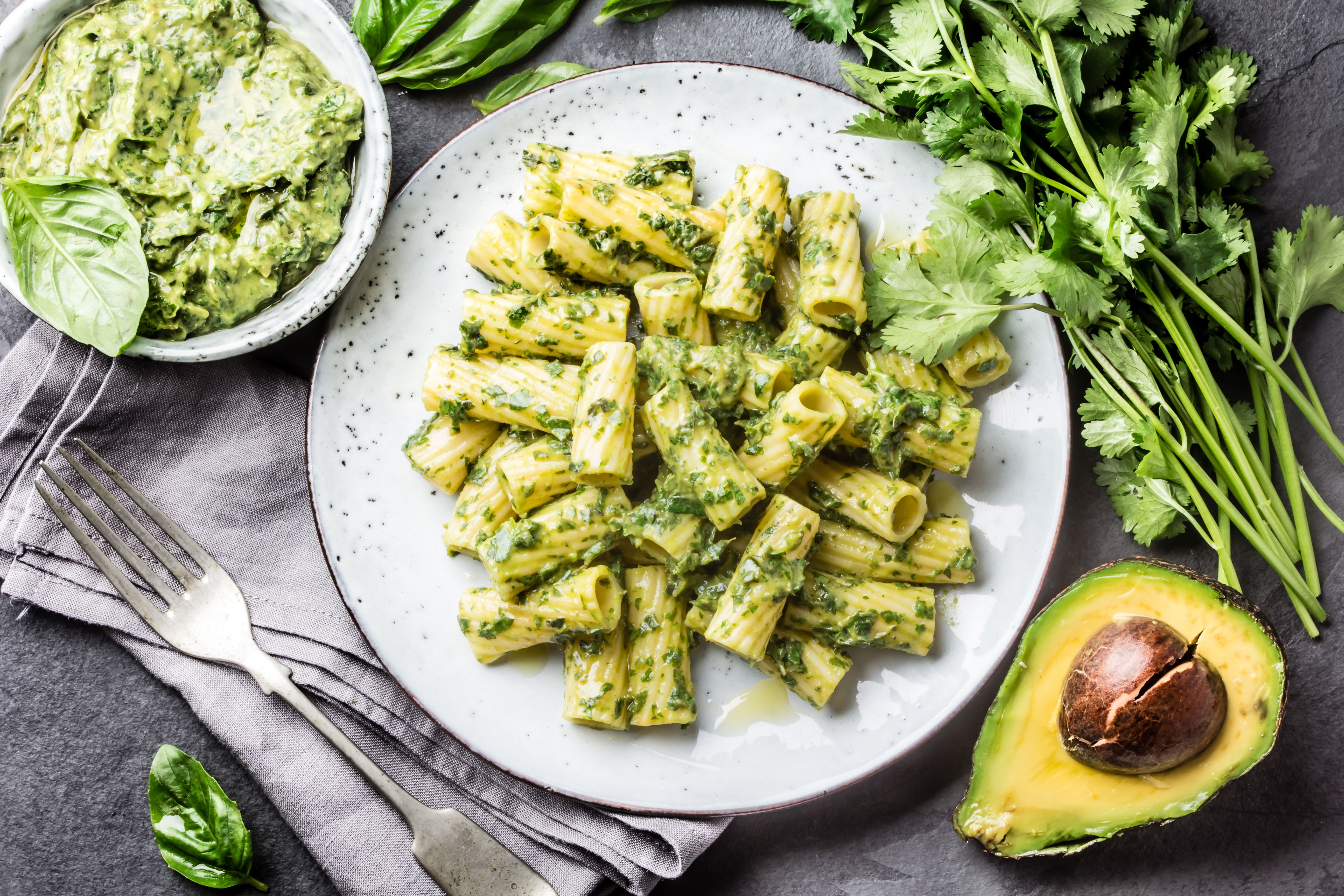 Pasta salad with avocado and mint sauce