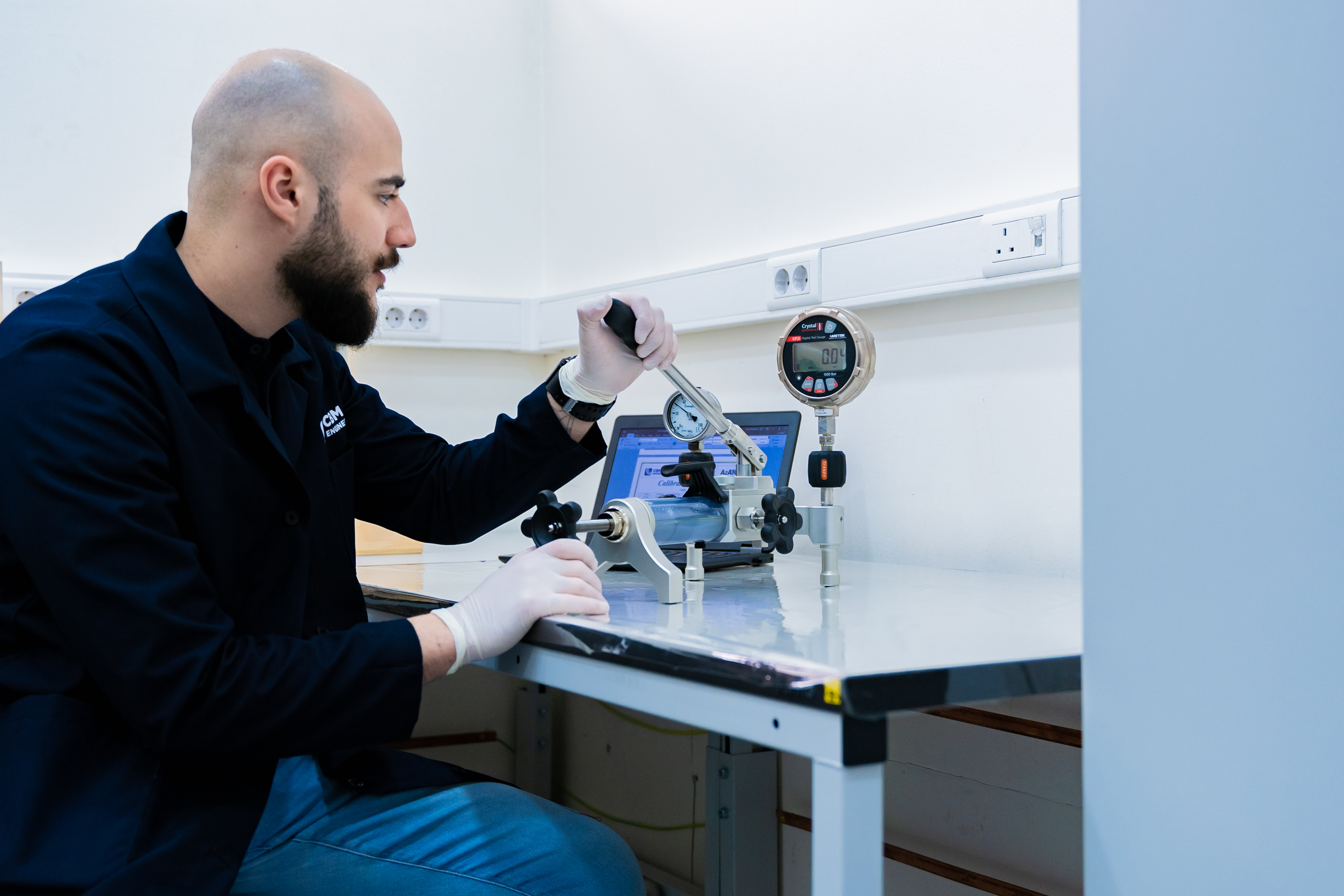 Calibration of pressure measuring instruments — photo 4