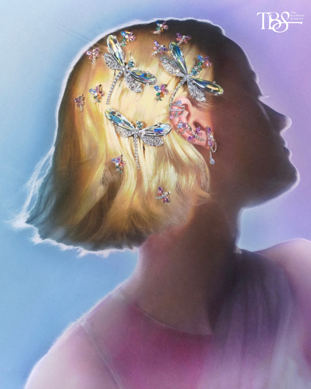 Ariana Grande x Swarovski Brooch & Hair Accessory A little sparkle for her hair, lapel or wherever she chooses to wear it. Price: ₹26,000
