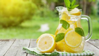 4 steps to a healthier lemonade