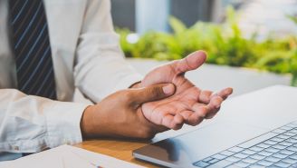 5 easy exercises that keep hands young and strong