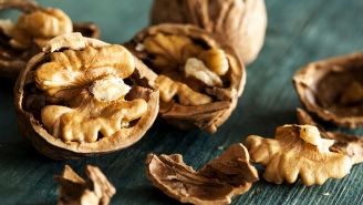 Keep Your Arteries Clear With Walnuts