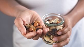 5 health benefits of eating nuts
