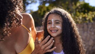 Summertime tips for kids with psoriasis