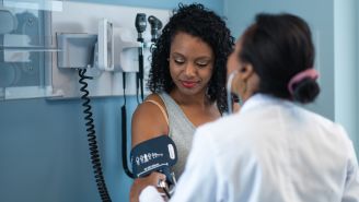 What's the relationship between psoriasis and high blood pressure?