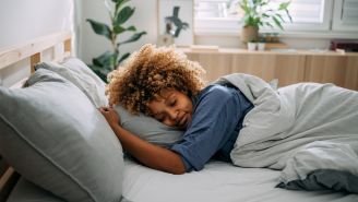 Early to bed, longer to live