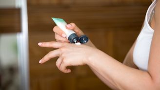 How to prevent scratching when you have chronic hives