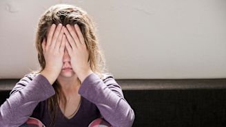 Can chronic spontaneous urticaria cause fatigue?