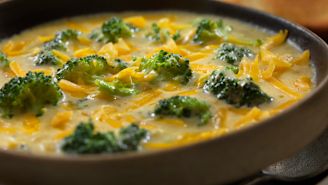 Diabetes-friendly recipe: cheddar cheese and broccoli soup