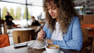 8 healthy, low-carb snacks to try