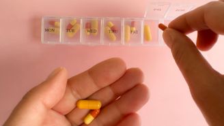 What are the treatment options for narcolepsy?