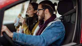 How to eat healthy when you travel