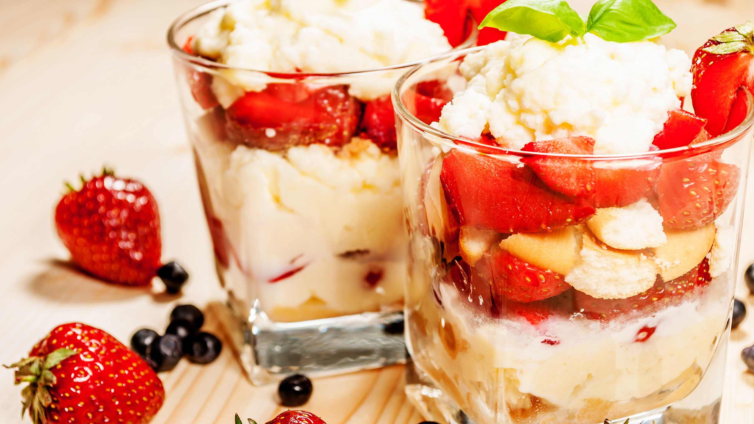 Berry-nectarine trifle