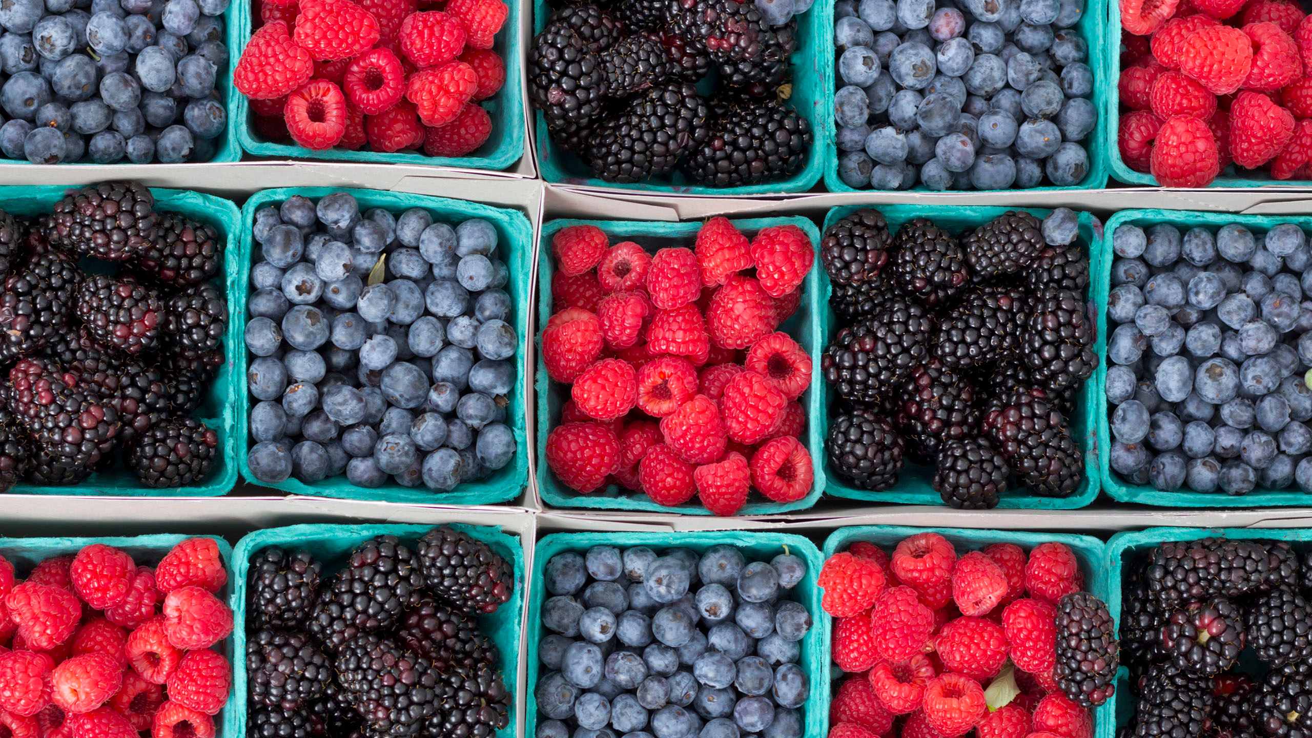 Lower in sugar: Berries