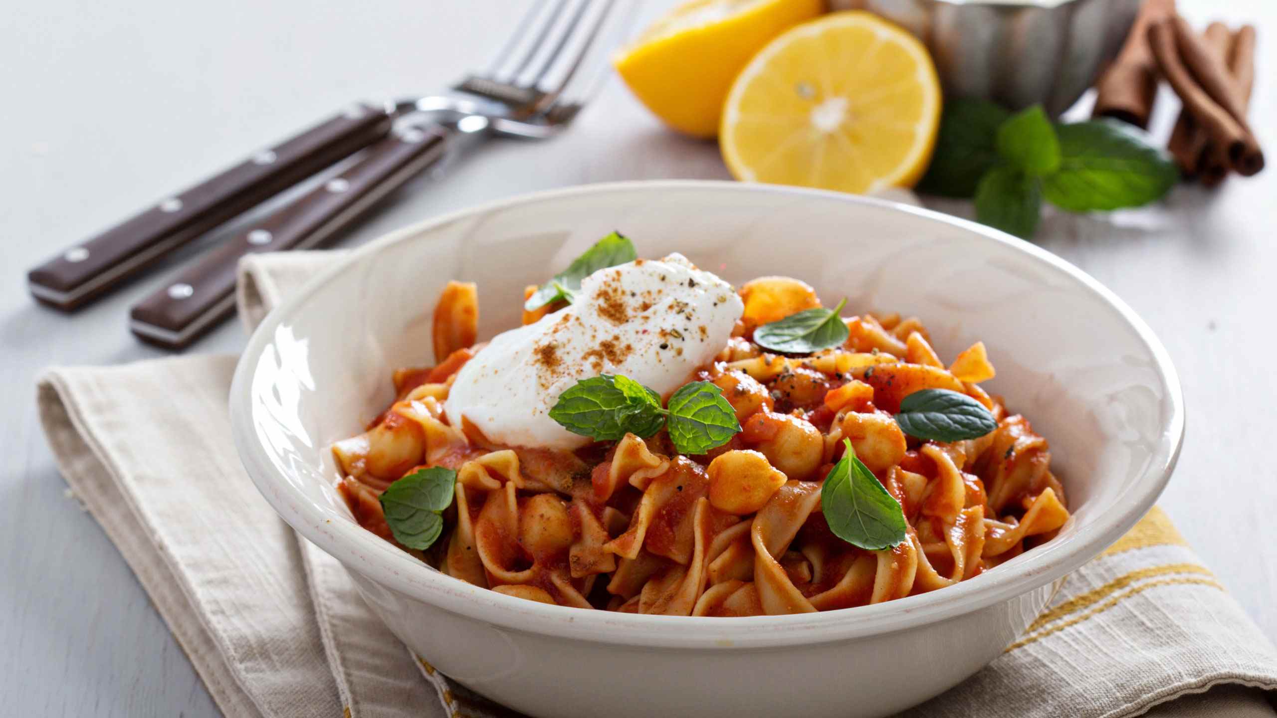 Whole grain pasta with chickpeas