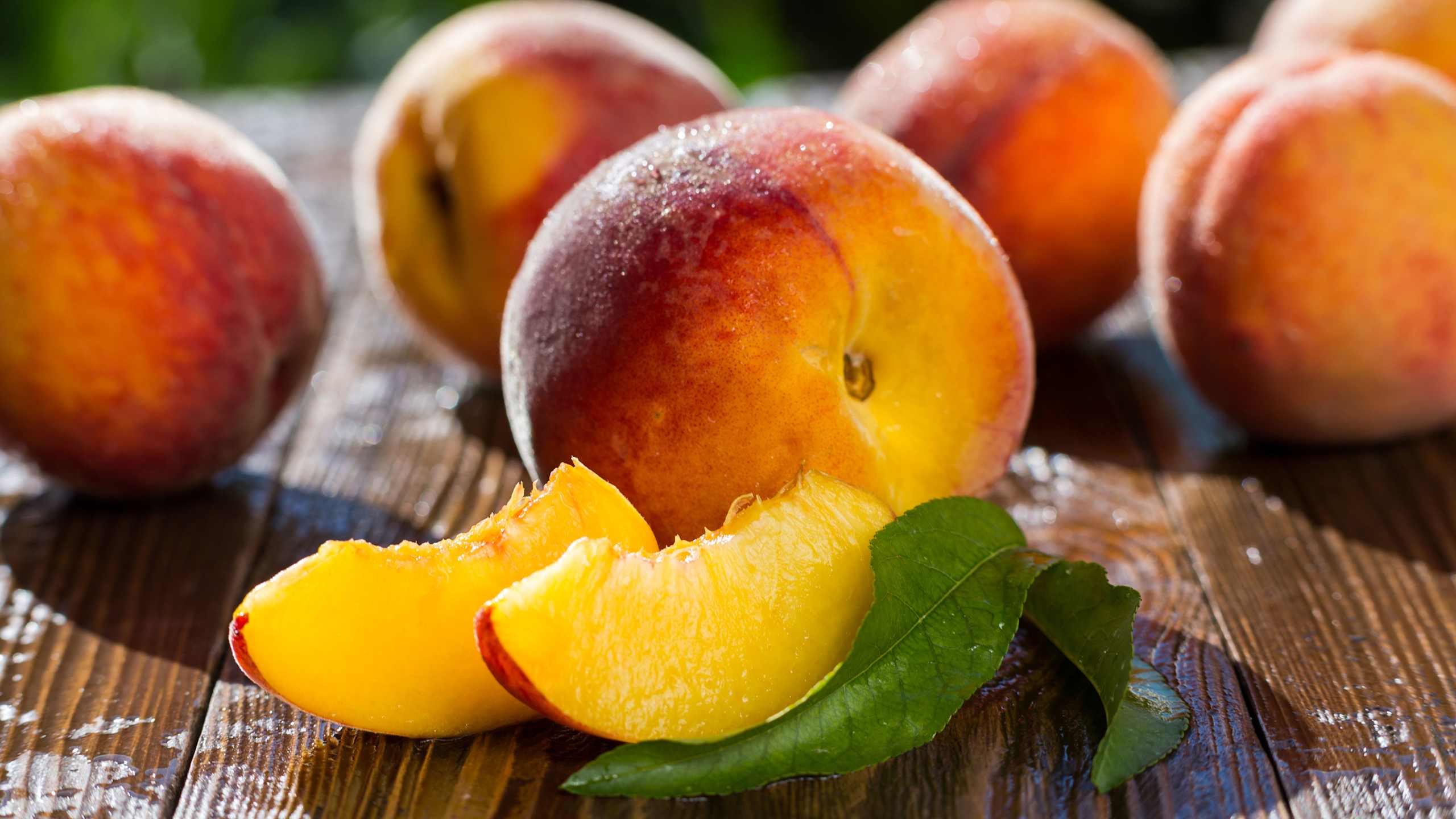 Peaches: 89.0 percent water