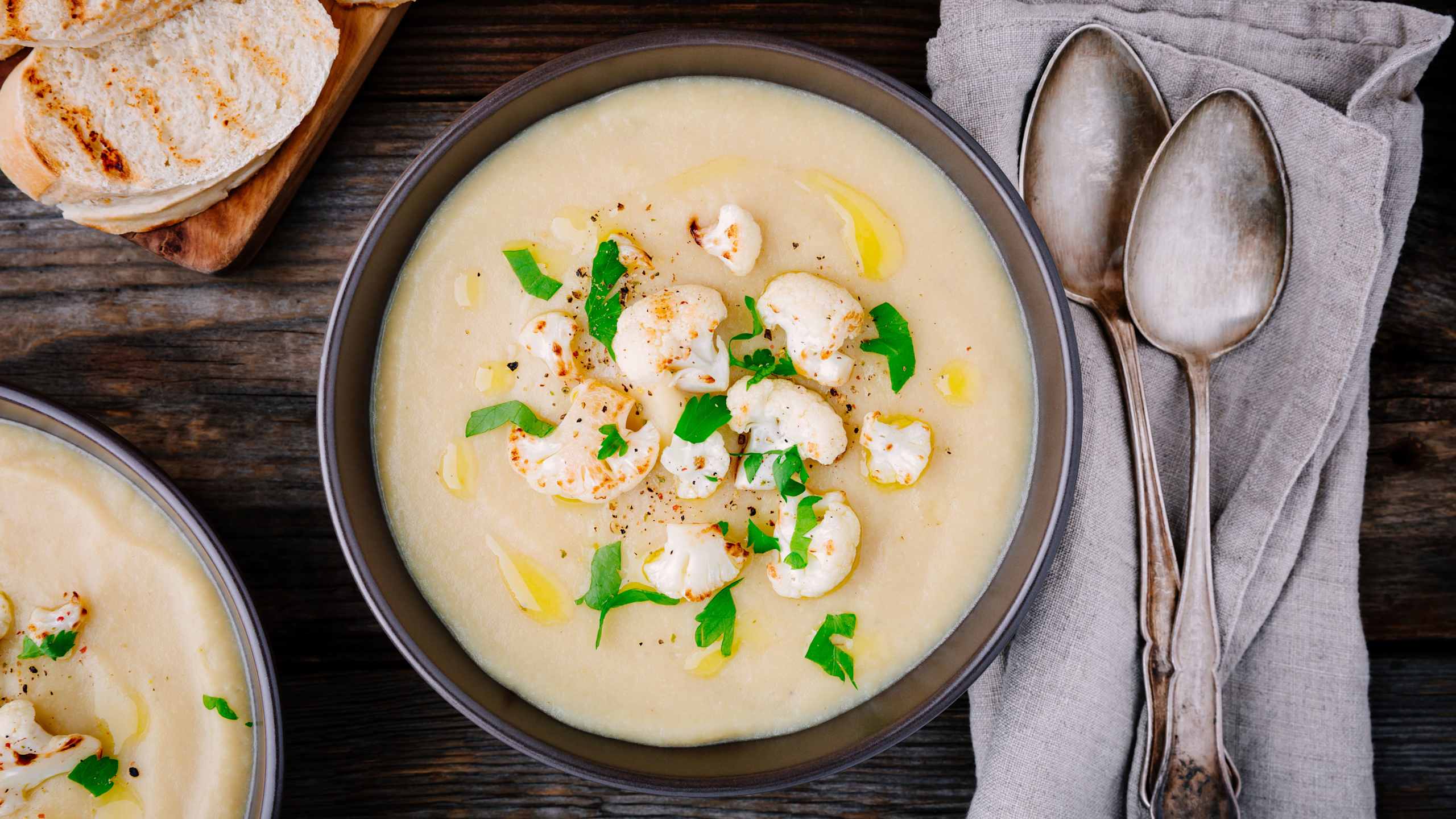 Chilled cauliflower and yogurt soup