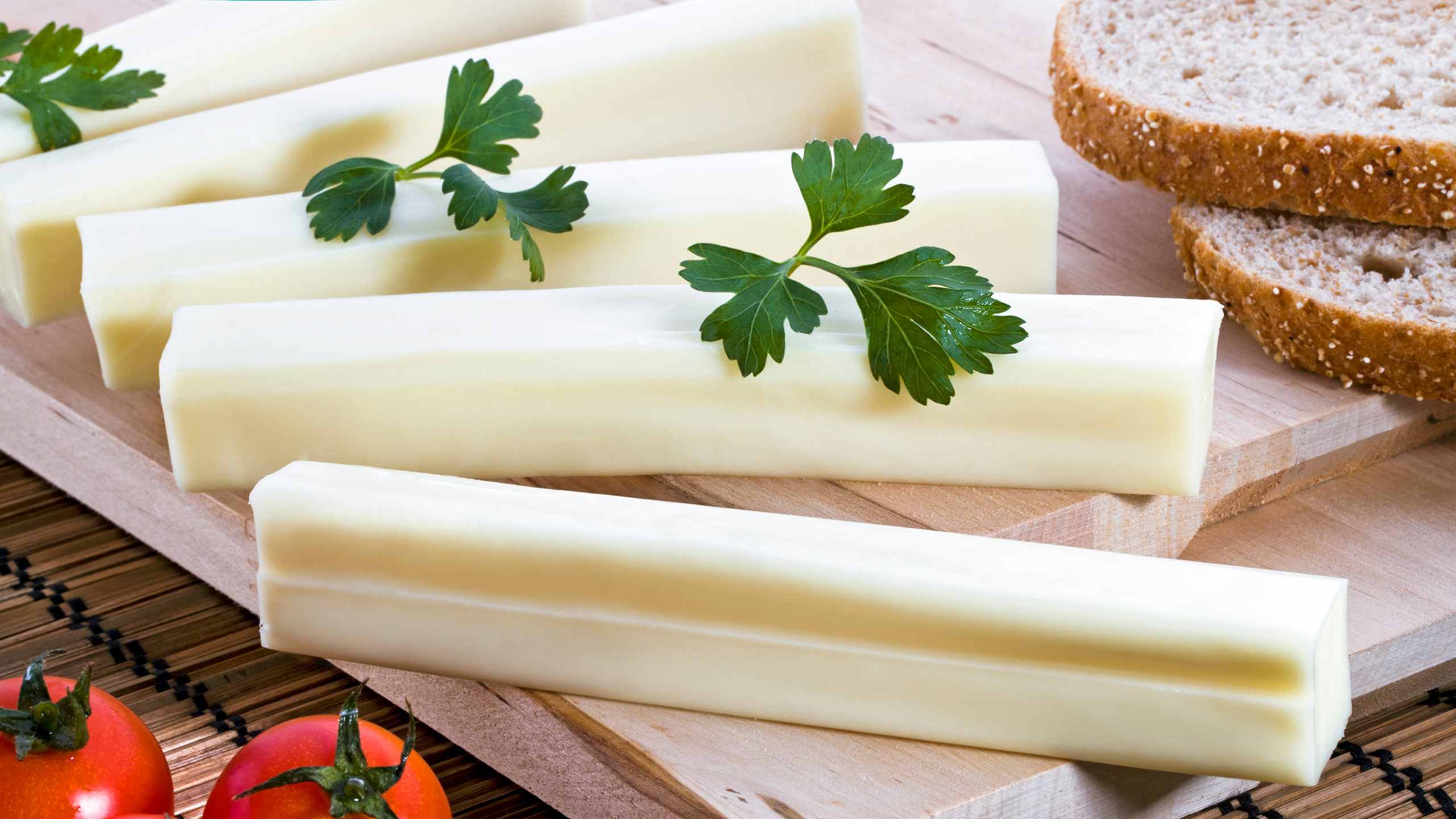 Low-fat cheese sticks