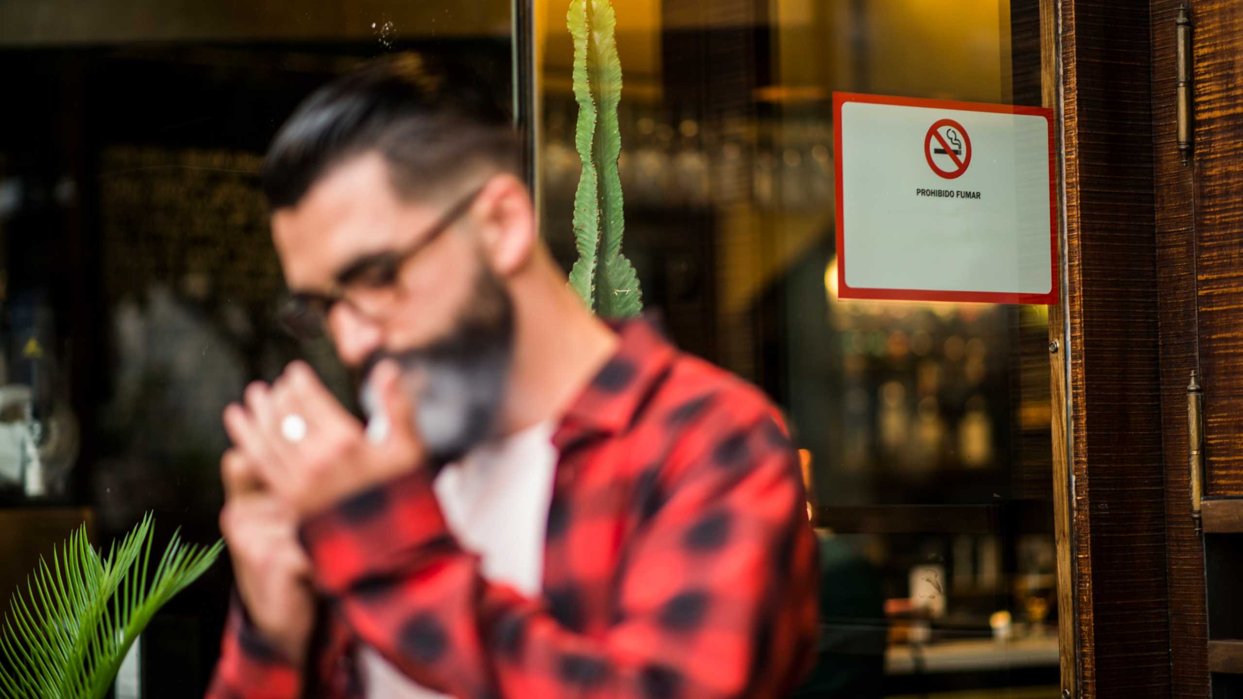 1998: No smokes in bars