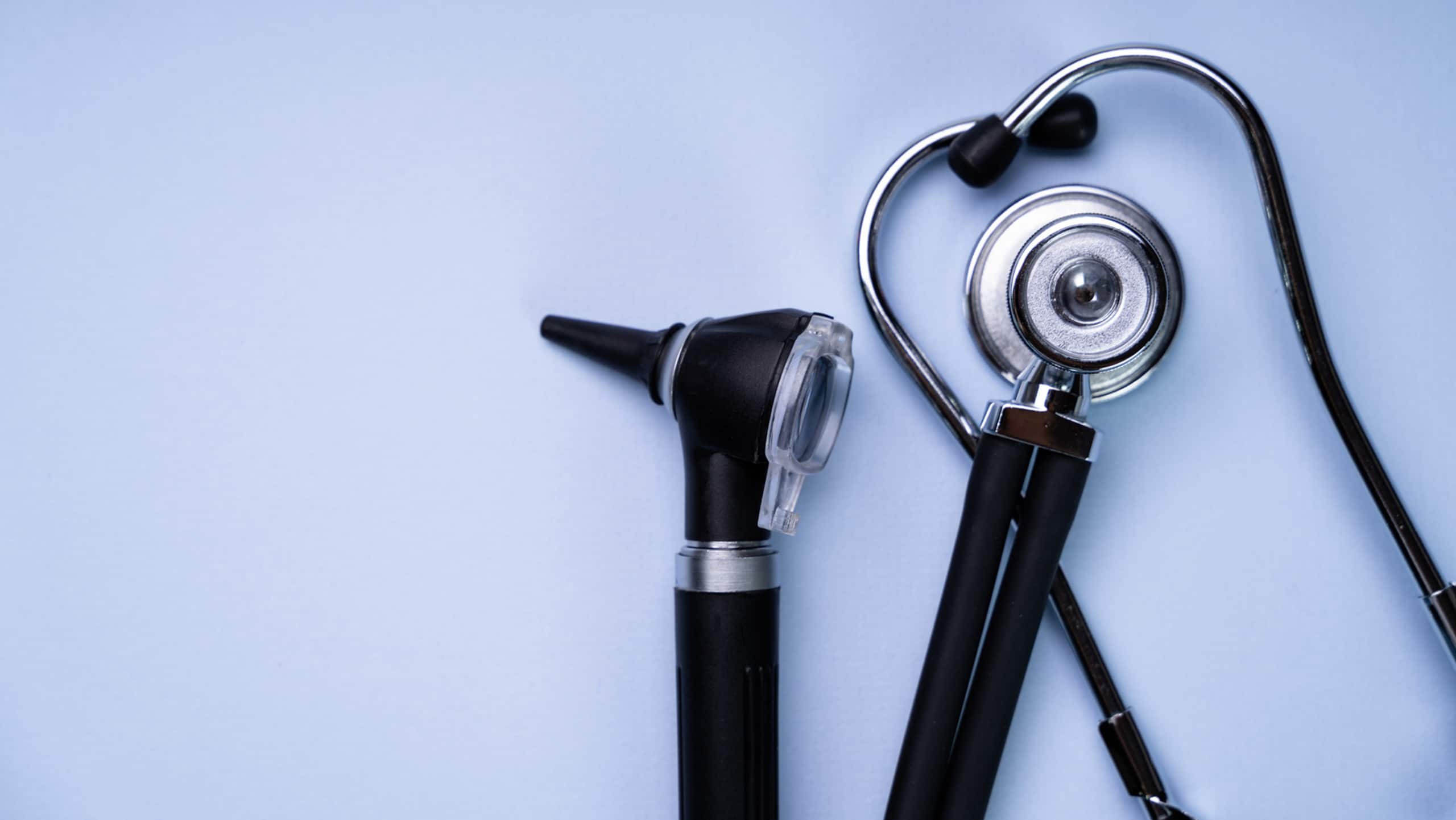 How do healthcare providers diagnose nasal polyps?