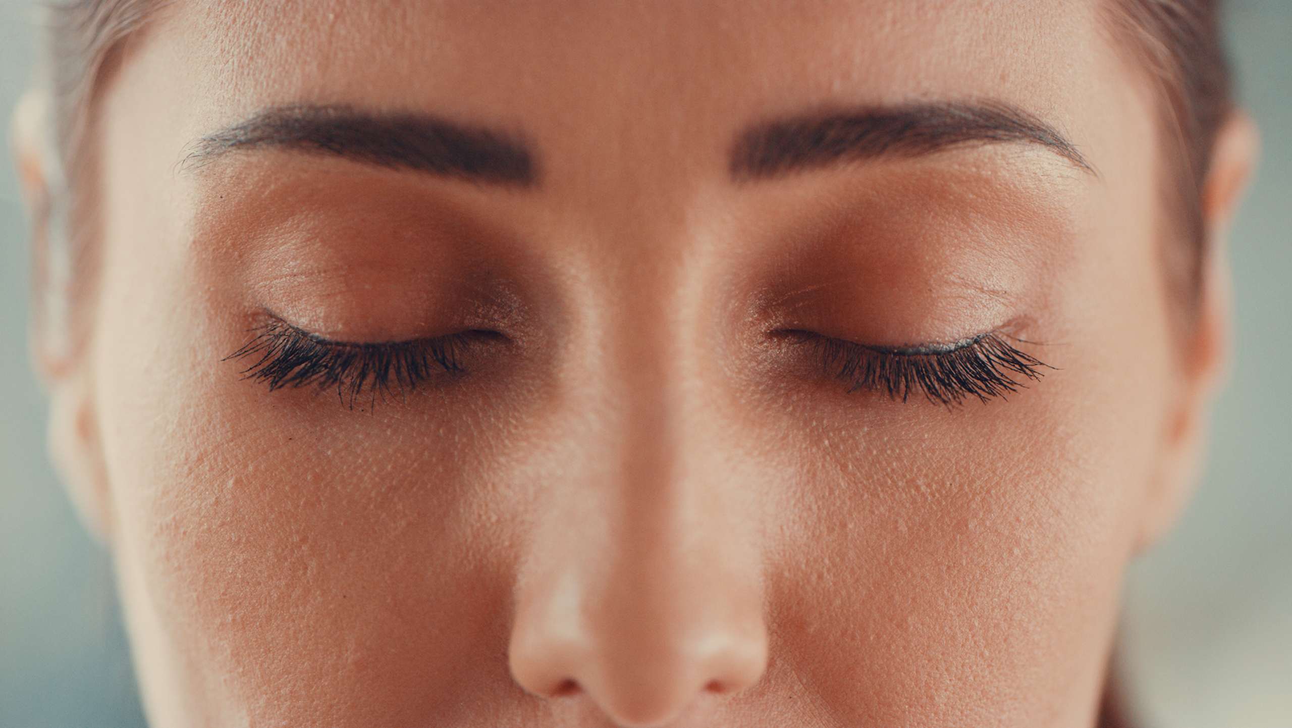 What are the treatment options for diabetic macular edema?