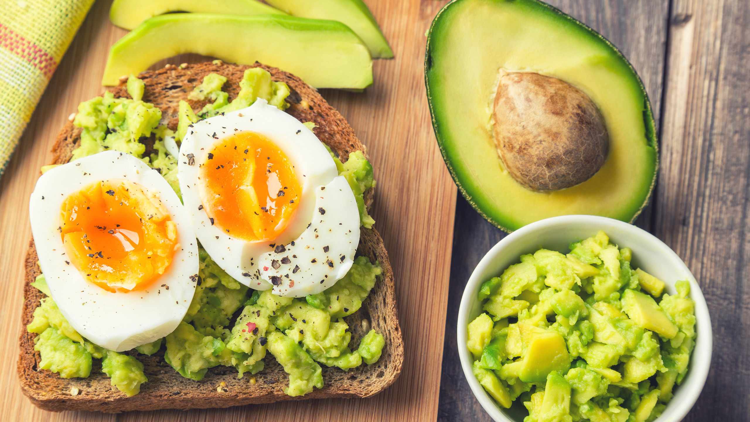 Avocado toast & eggs
