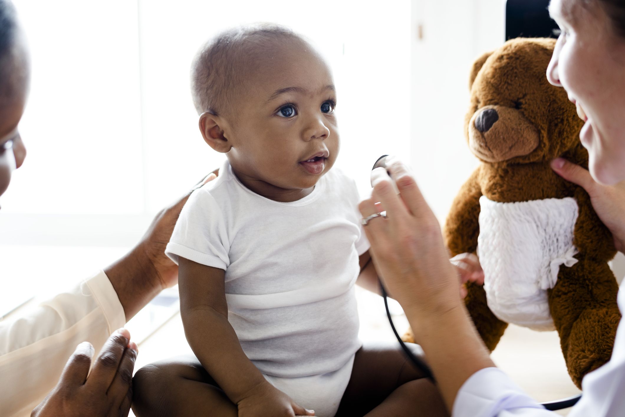 9 ways to keep your baby calm at the doctor