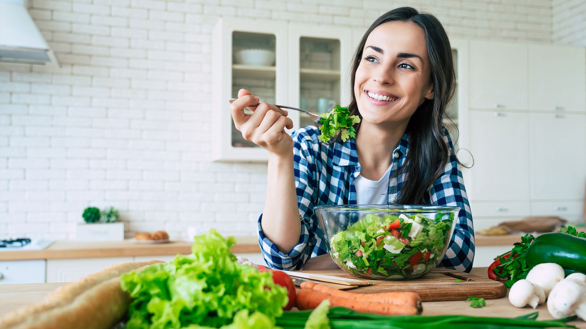 These 11 Doctors Say a Plant-Based Diet Is the Secret to a Longer Life