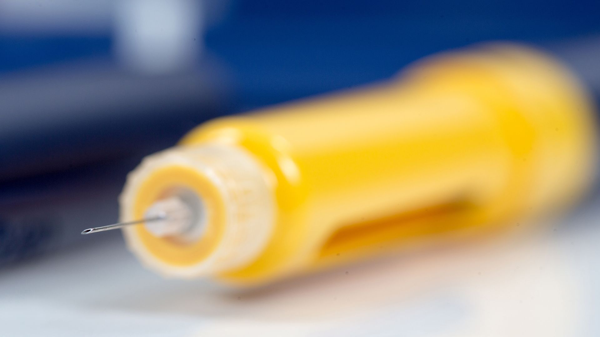 What medications are used to treat ulcerative colitis?